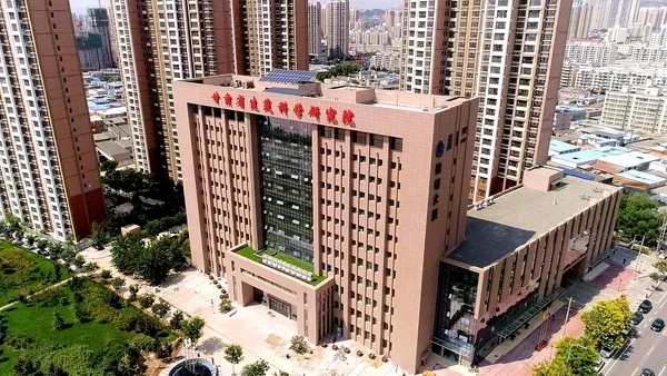 甘肅省建筑科學(xué)研究院（集團(tuán)）有限公司，成立于1973年，是甘肅省領(lǐng)先從事建筑科學(xué)研究和科技研發(fā)的綜合性咨詢(xún)與技術(shù)服務(wù)機(jī)構(gòu)，是國(guó)家高新技術(shù)企業(yè)、全國(guó)用戶(hù)滿(mǎn)意標(biāo)桿企業(yè)、甘肅省科技創(chuàng)新型企業(yè)。